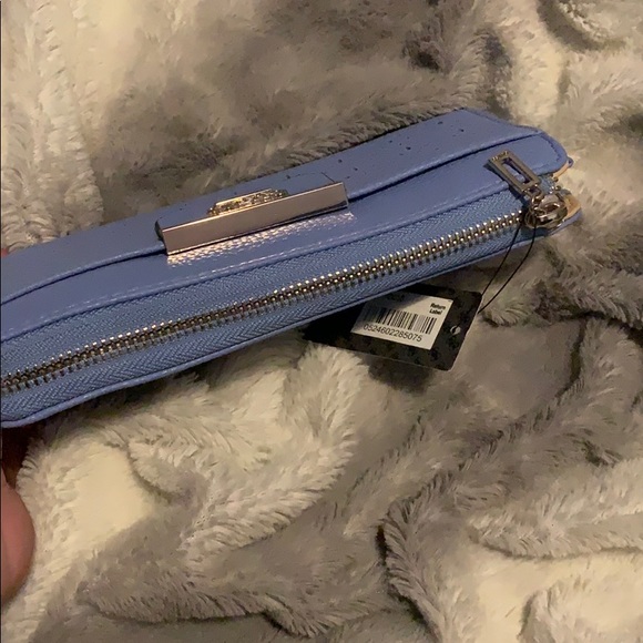 Brand New Guess Wallet - Picture 5 of 7